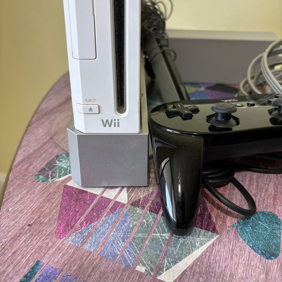 Nintendo Wii Console White with Black Controller - Picture 3 of 4